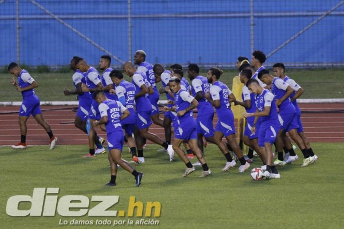 Llegan más jugadores, Quioto es noticia y quién es la bella chica: Así fue el entreno de Honduras