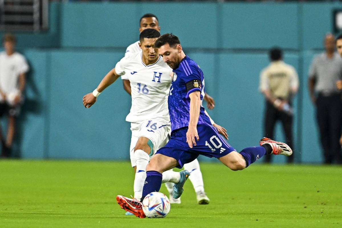El futbolista de Honduras que intercambió camisa con Messi en el amistoso ante Argentina: se la pidió desde temprano