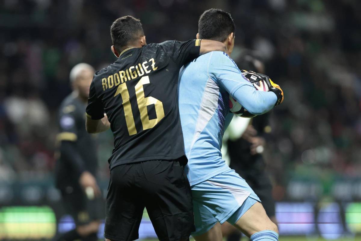 Con tremenda bronca terminó el México vs Honduras y miembro del cuerpo técnico de la Bicolor sufrió agresión