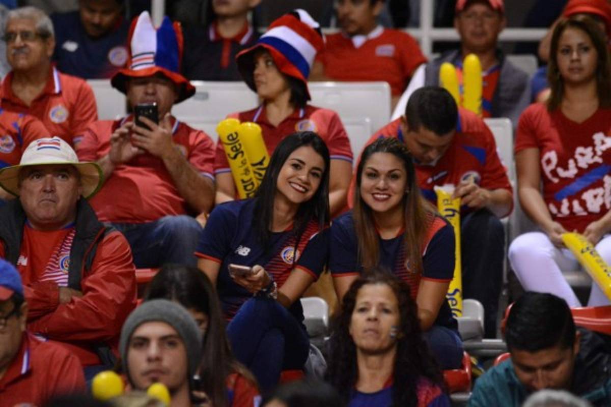 ¡Preciosas! La belleza se hizo presente en el juego Costa Rica - México
