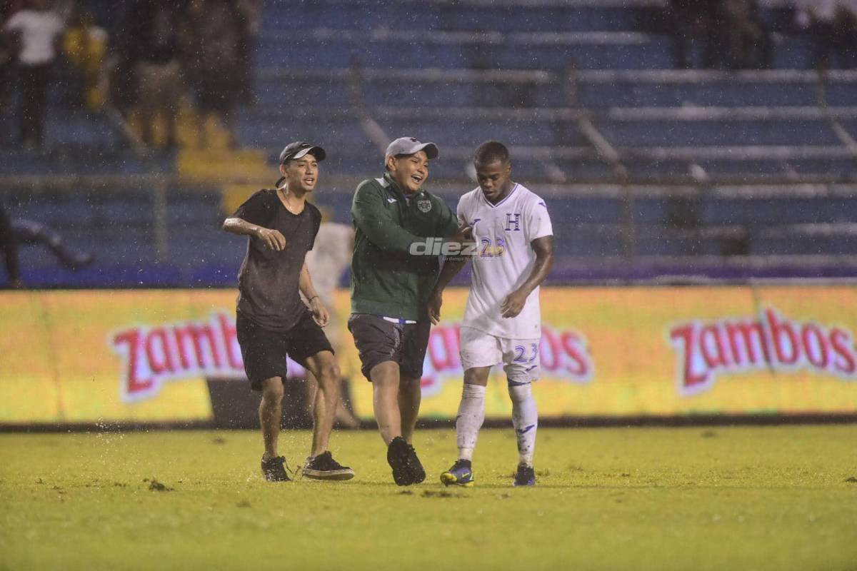 Júbilo en el Olímpico: Aficionados invaden la cancha en medio del triunfo de Honduras sobre Canadá en Liga de Naciones