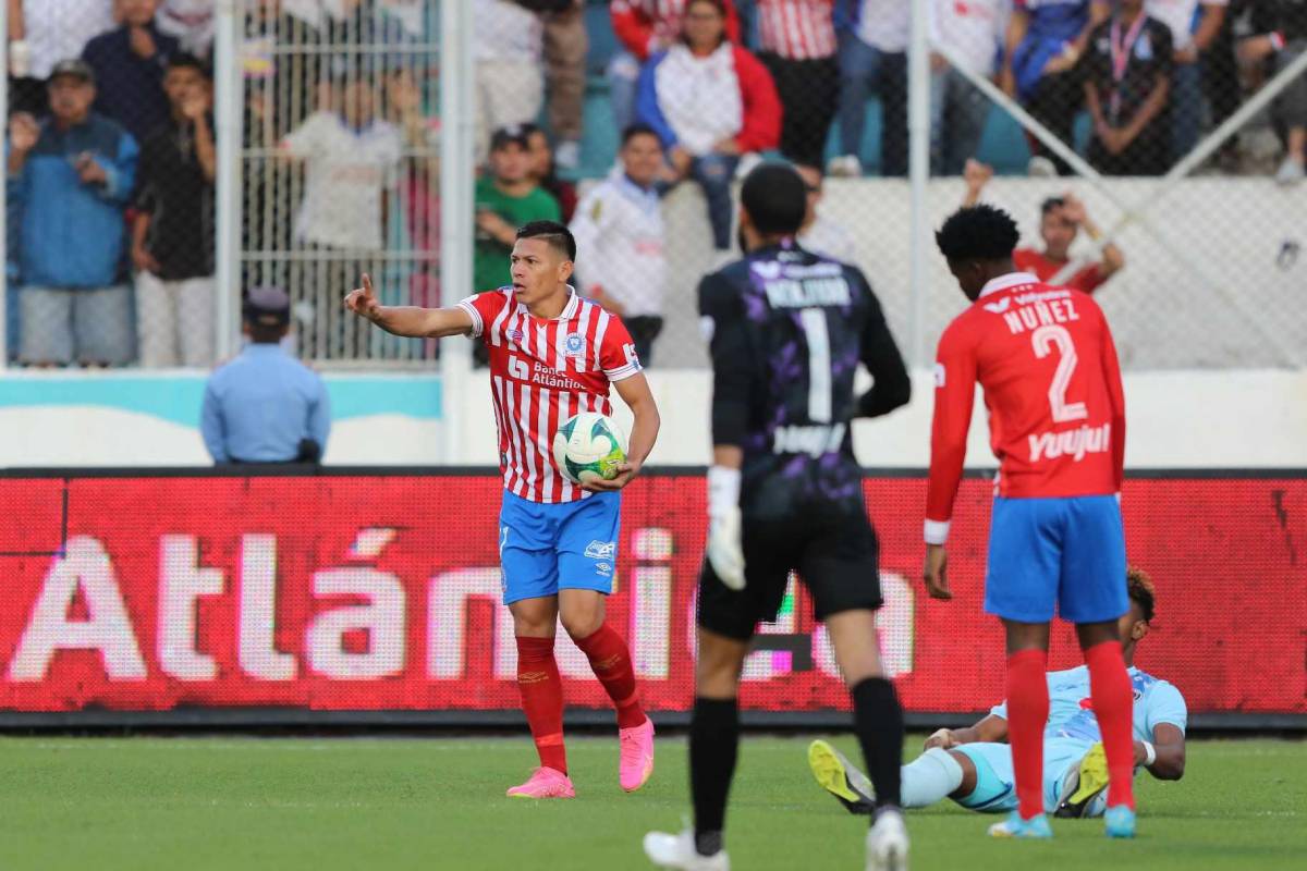 Menjívar se comió en el juego previo al penal a Auzmendi y Motagua erra el lanzamiento en la final de Liga Nacional