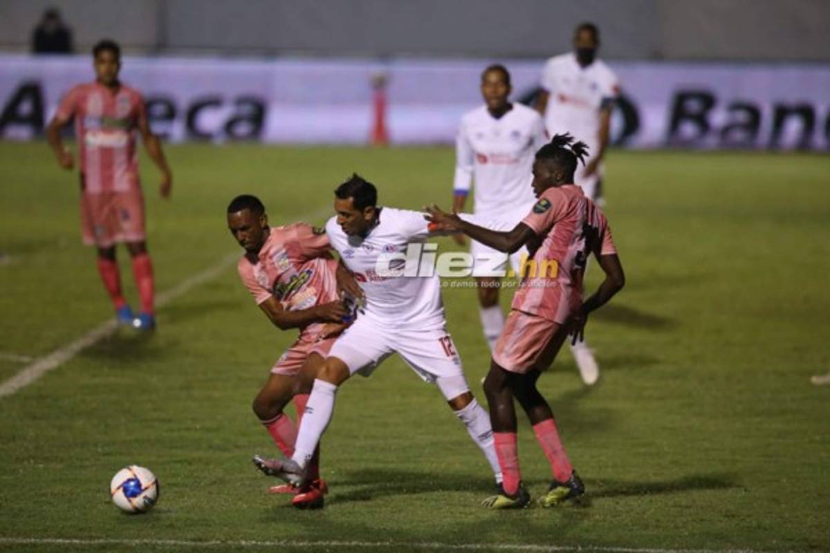 Curiosas: Héctor Vargas expulsado, el rostro de Archivald en gol de Bengtson y visita en el Nacional