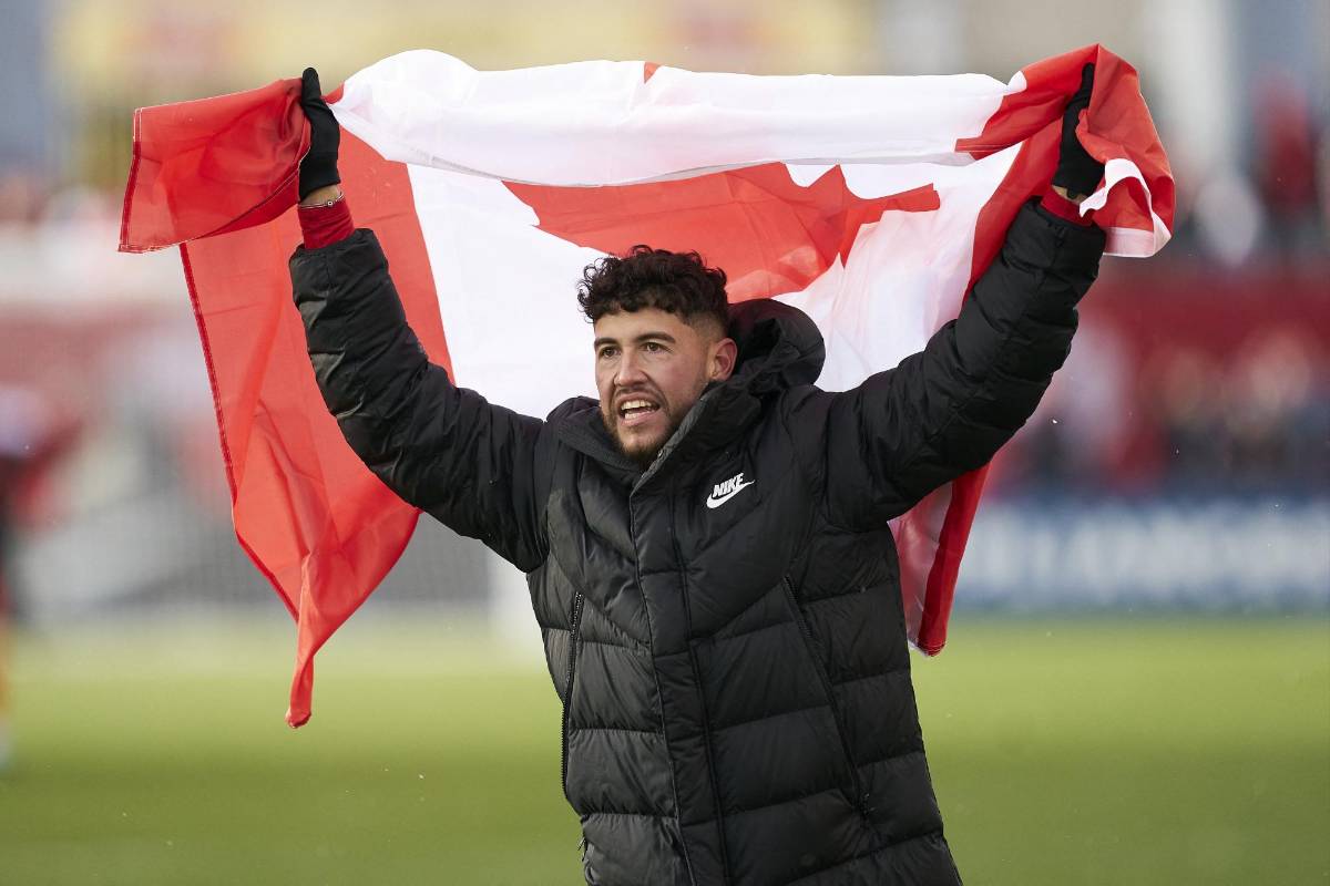 El eufórico festejo de Canadá tras clasificar a un Mundial 36 años después: Lágrimas de Alphonso Davies y locura de la afición