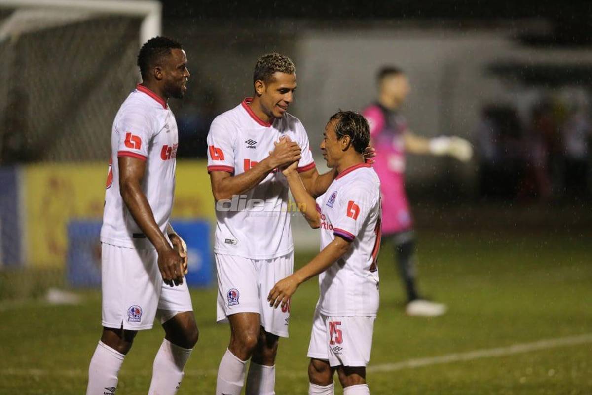 No viste en TV: El debut de Lavallén con Olimpia, hermosas chicas y el “diluvio” en Puerto Cortés