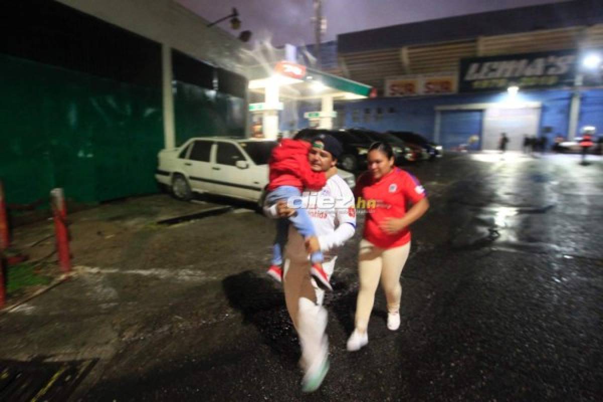 ¡Muertos, heridos y desmayados! El caos dentro y fuera del Estadio Nacional