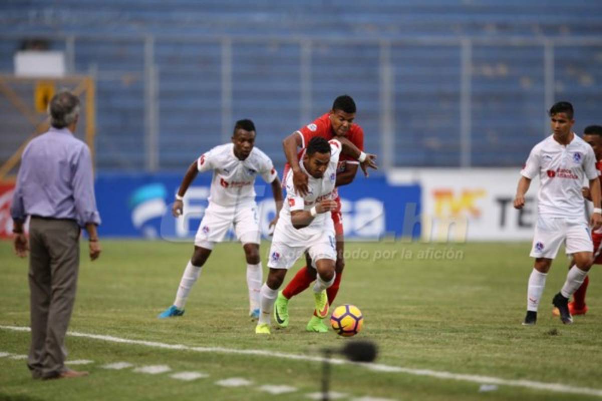 NO VISTE EN TV: El festejo de Platense y Diego Vazquez terminó bañado