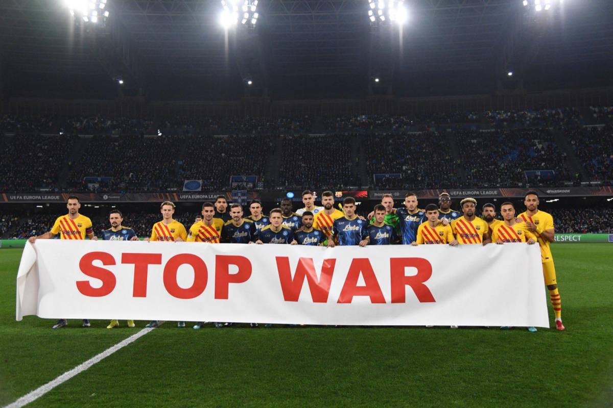 Piqué se disfraza de ‘9’, el mensaje por el conflicto Rusia-Ucrania y Puyol sorprende con su revelación en el Barcelona-Napoli
