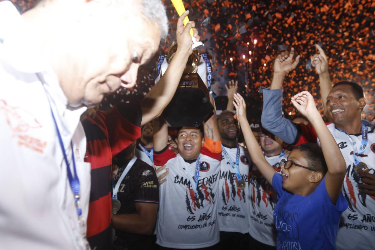 ¡Se adelantó el carnaval en Siguatepeque! Atlético Independiente festejó por todo lo alto su título en la Liga de Ascenso de Honduras