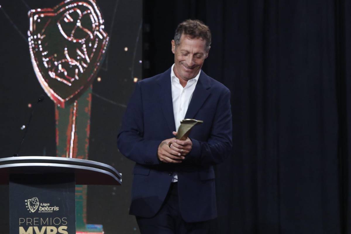 La gala de Liga Nacional en fotos: ¿Con quién llegó Troglio? la belleza en la pasarela azul y los jugadores de Olimpia dejan ver a sus parejas