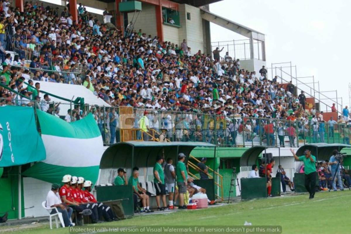 NO SE VIO: Fulminados por el calor, polémica, patadas y la bella del puerto
