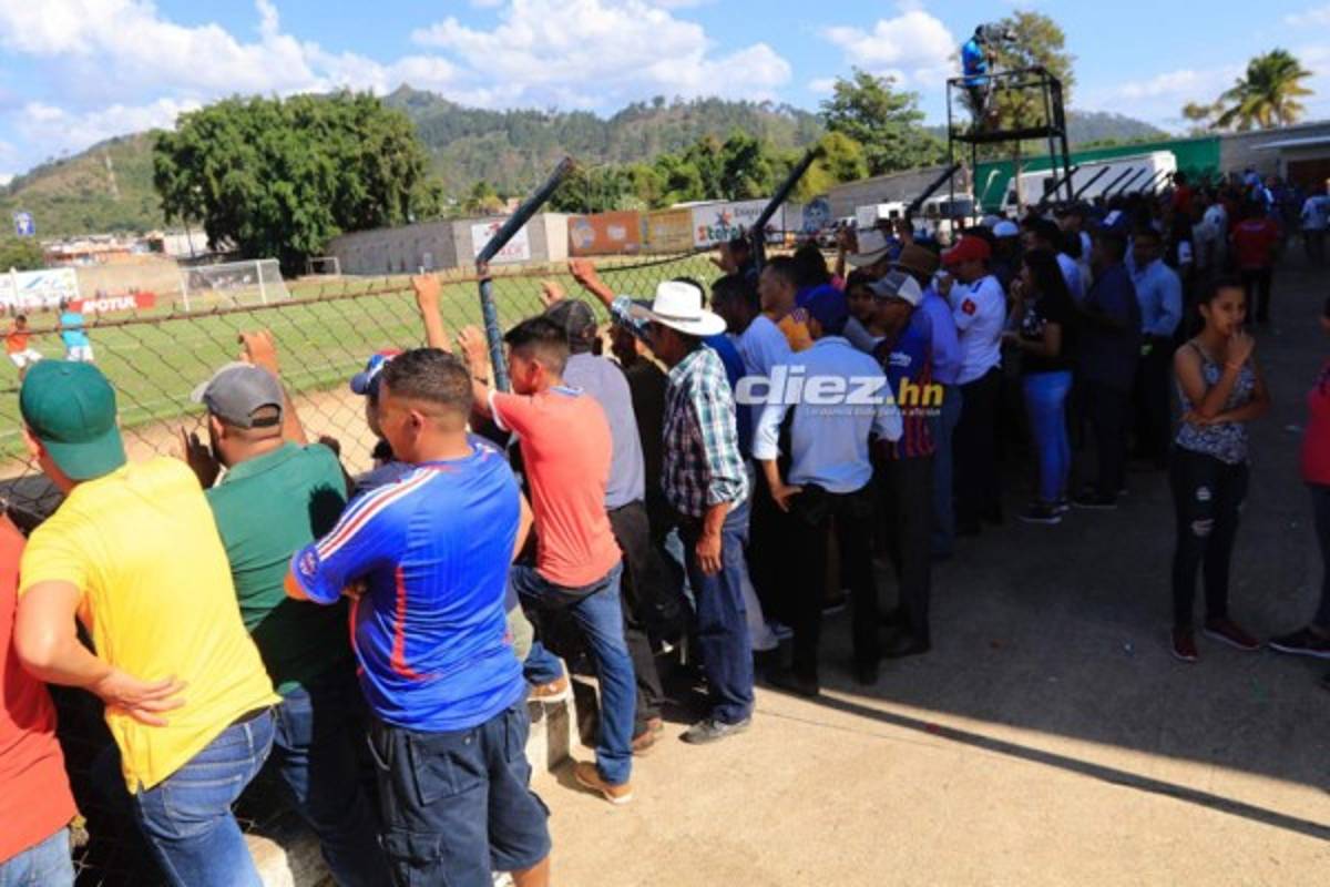 Fotos: Olimpia visita Danlí y provoca locura y llenazo en el Estadio Marcelo Tinoco