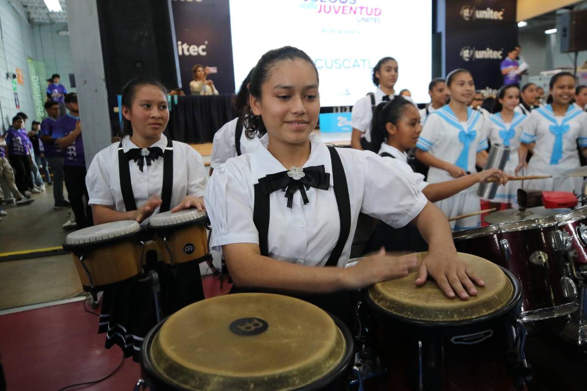 UNITEC vivió una gran fiesta con el lanzamiento de los Juegos de la Juventud; las cheerleading se roboron el show