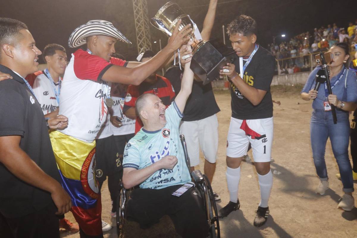 ¡Se adelantó el carnaval en Siguatepeque! Atlético Independiente festejó por todo lo alto su título en la Liga de Ascenso de Honduras