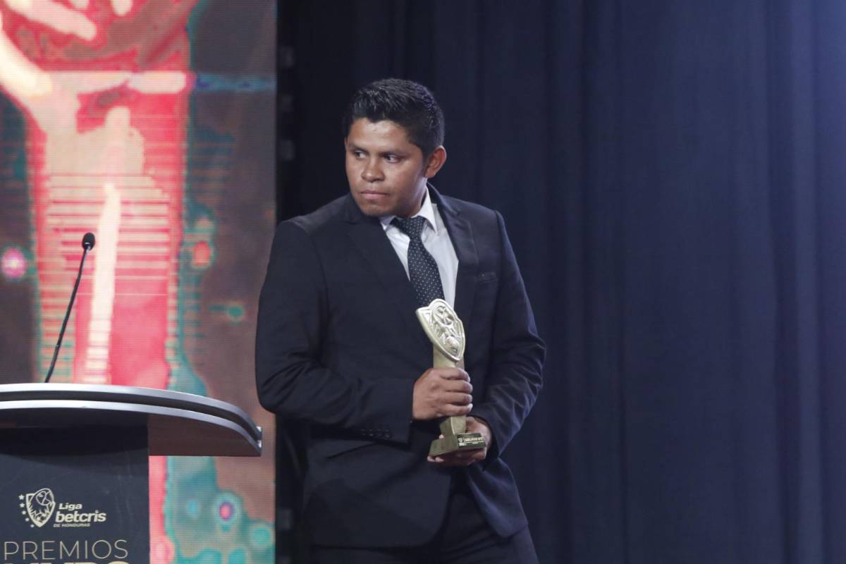 La gala de Liga Nacional en fotos: ¿Con quién llegó Troglio? la belleza en la pasarela azul y los jugadores de Olimpia dejan ver a sus parejas