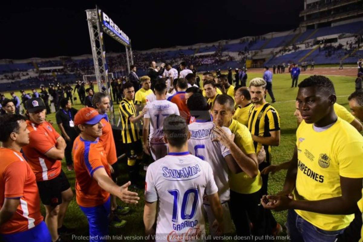 ¡Besos y gritos! La eufórica celebración de Real España, campeón de la Copa Premier