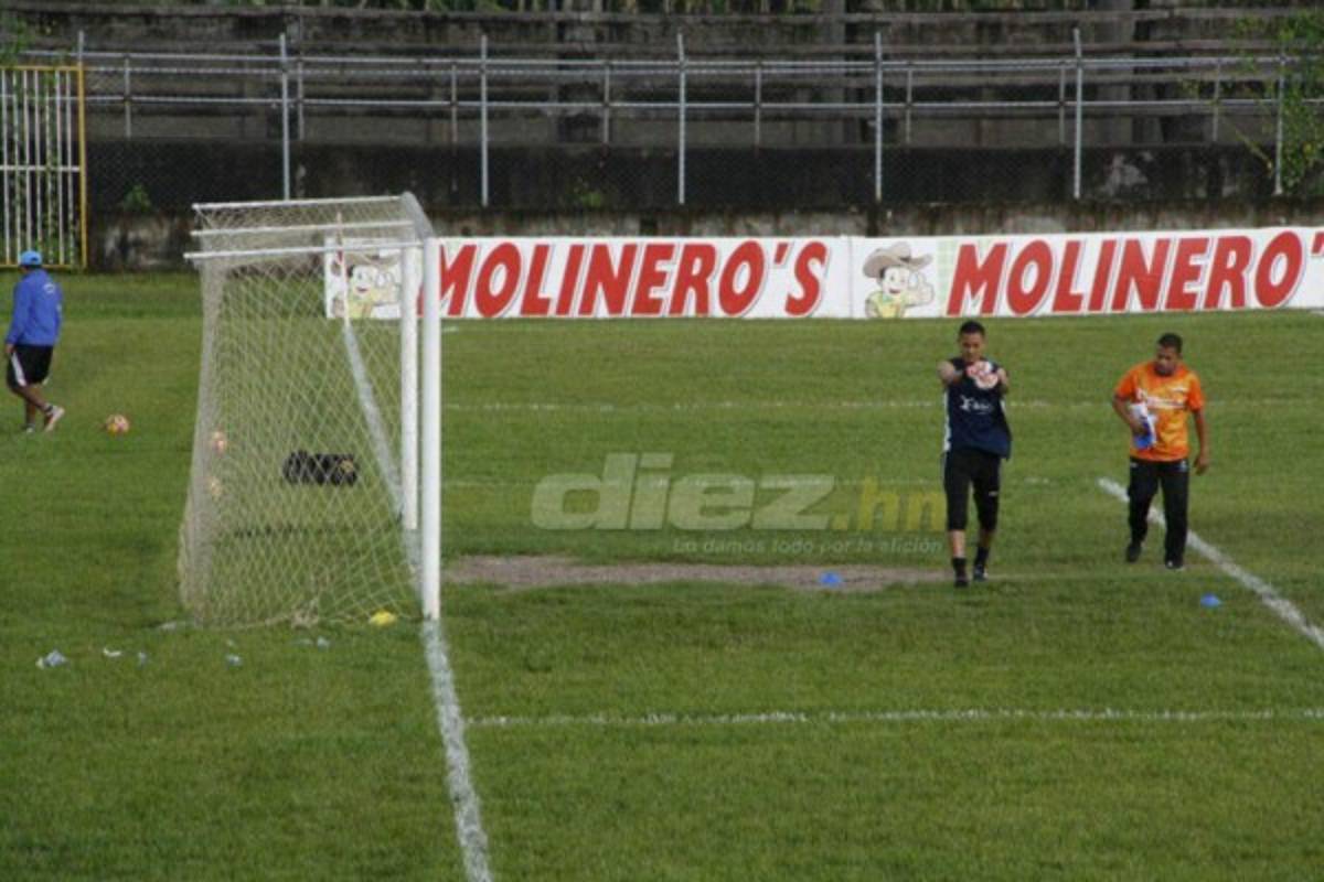 Así de deteriorada luce la cancha del estadio Francisco Martínez de Tocoa