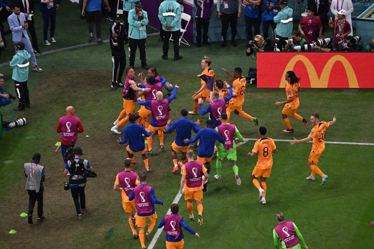 FOTOS: el desafiante festejo de Messi tras su récord, Antonella la goza en el palco, tremendo zafarrancho y Argentina explota