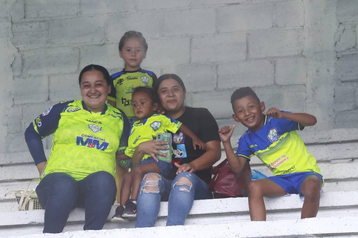 ¿Quién es la periodista de negro? Hermosas mujeres que enamoran en La Paz