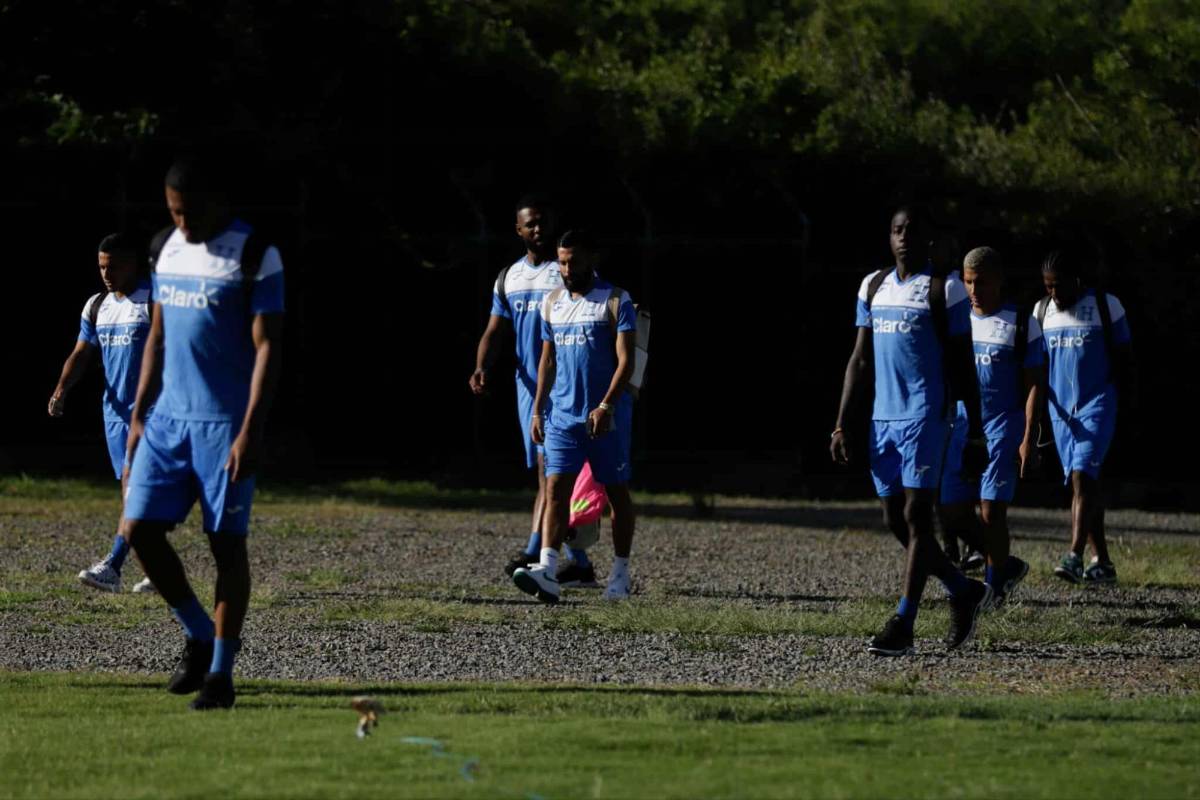 Honduras ya se entrenó con dos legionarios: La visita que sorprendió en la 'H' y, ¿se le fue la mano a Menjívar?