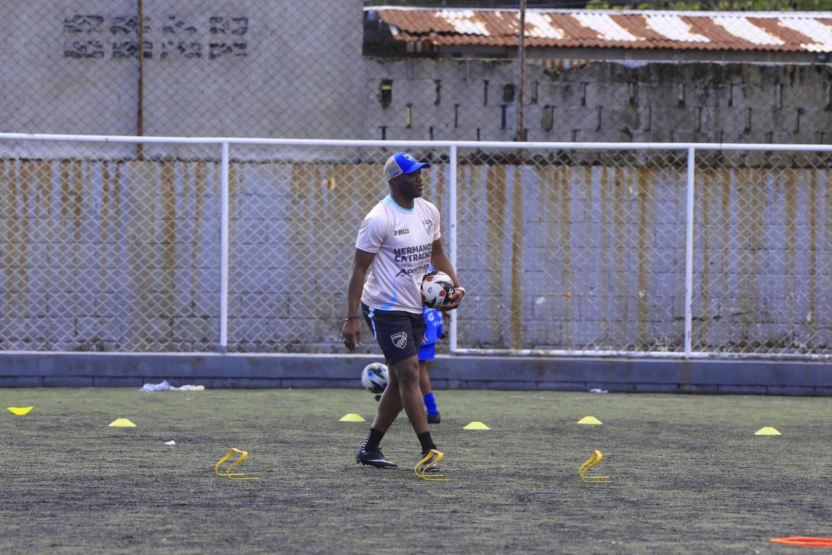 David Suazo, Wilson Palacios, Maynor Figueroa y otros exjugadores llevan vida y fútbol en las Clínicas Hermanos Catrachos