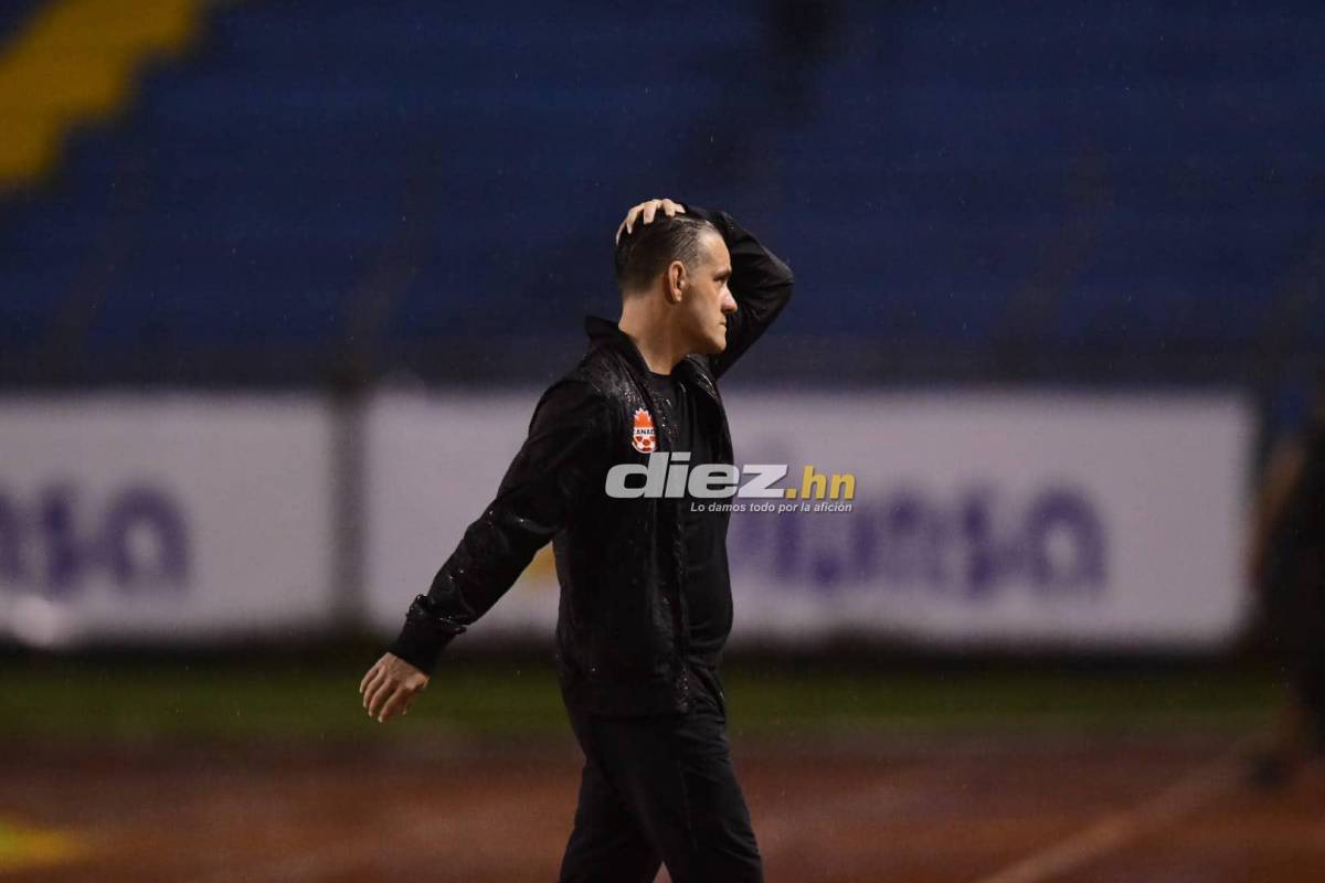 Júbilo en el Olímpico: Aficionados invaden la cancha en medio del triunfo de Honduras sobre Canadá en Liga de Naciones