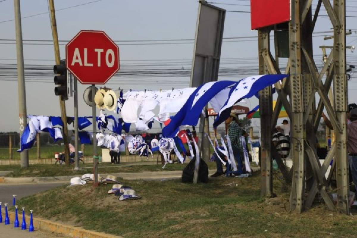 Con la familia Arriaga presente: así es el ambiente previo al Honduras-Jamaica en el estadio Olímpico