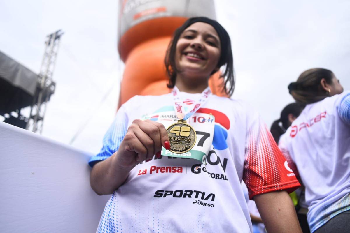Maratón La Prensa: Atletismo puro, belleza femenina, mascotas corriendo y alegría en búsqueda de la meta