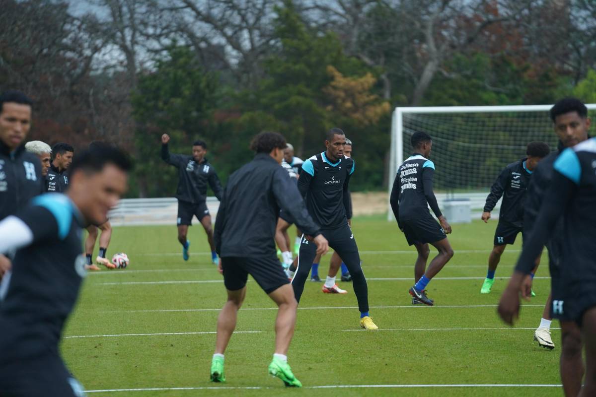 El exjugador que visitó a la Selección de Honduras e hizo una oración con Reinaldo Rueda; así fue el nuevo entreno de la “H”