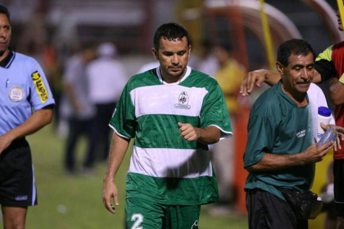 Rambo de León, el rey: Los futbolistas hondureños con más equipos en toda su carrera