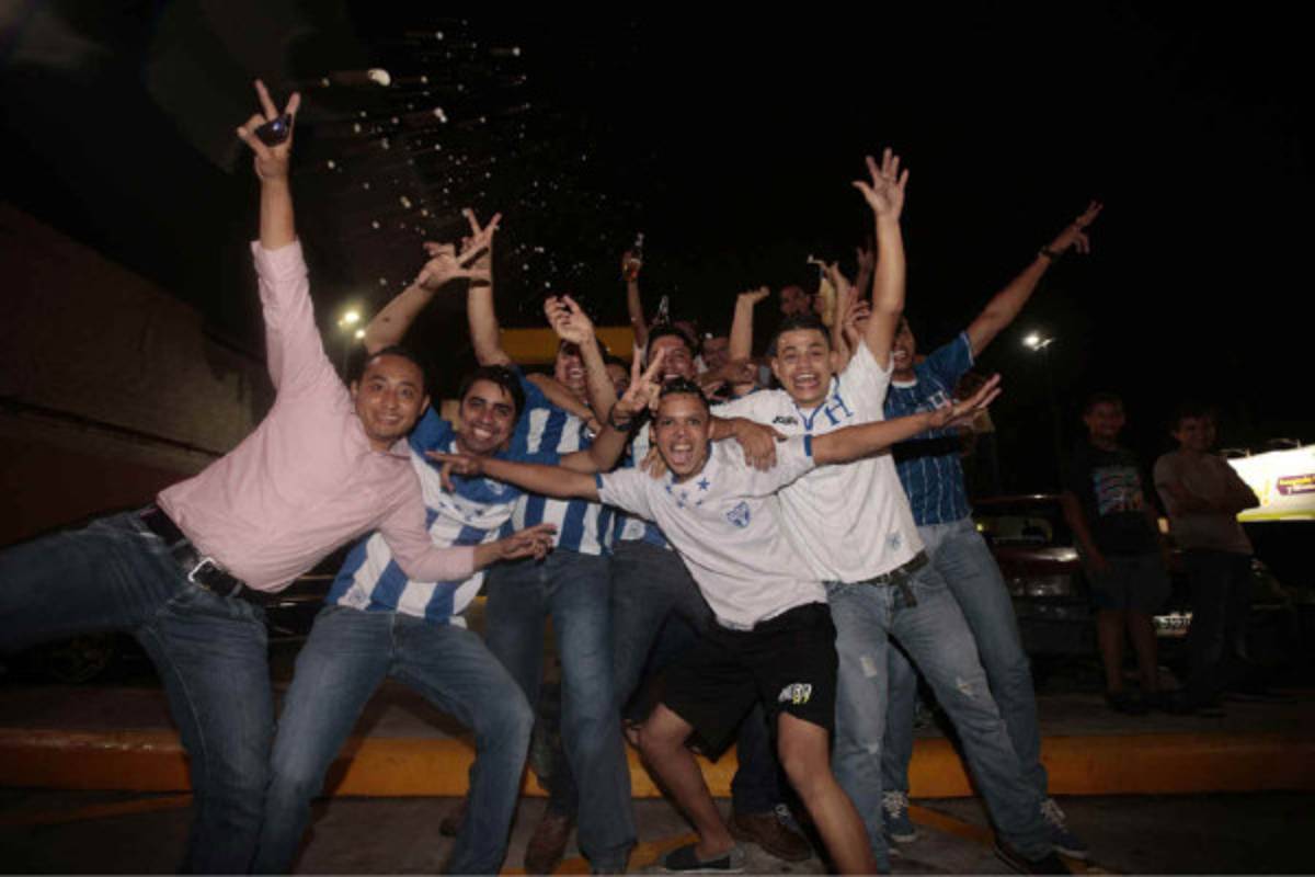 Honduras celebra en las calles el Aztecazo