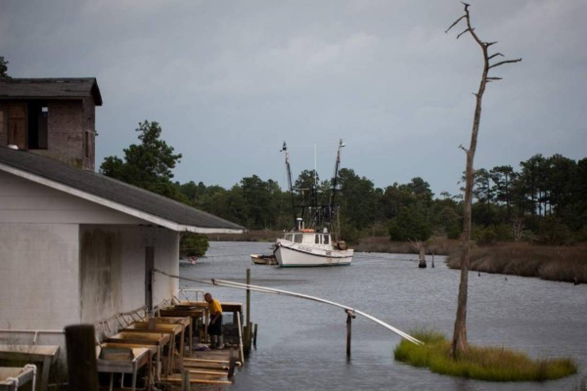 Las costas de las Carolinas quedan vacías por Huracán Florence