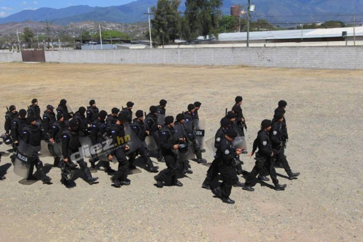 Pese al coronavirus, 120 policías llegan al Carlos Miranda sin protección; silencio total en el Motagua-Olimpia