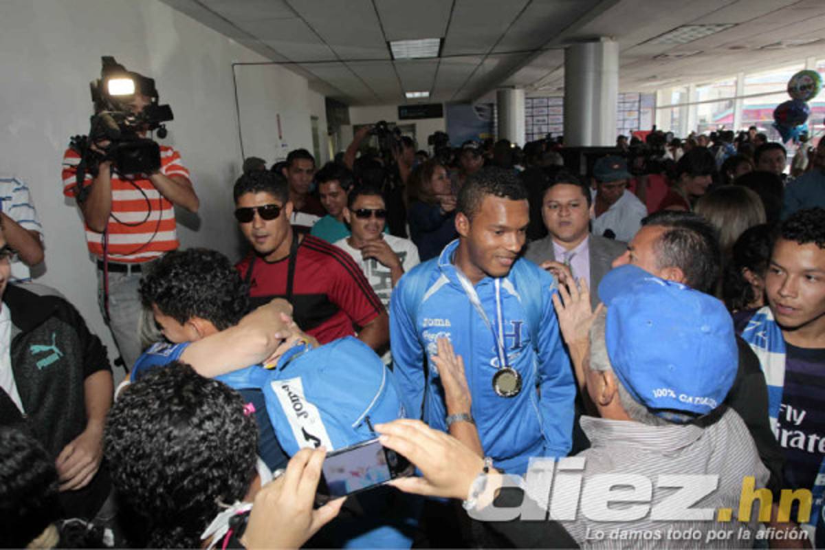 Sub-17 de Honduras, recibida como héroes.