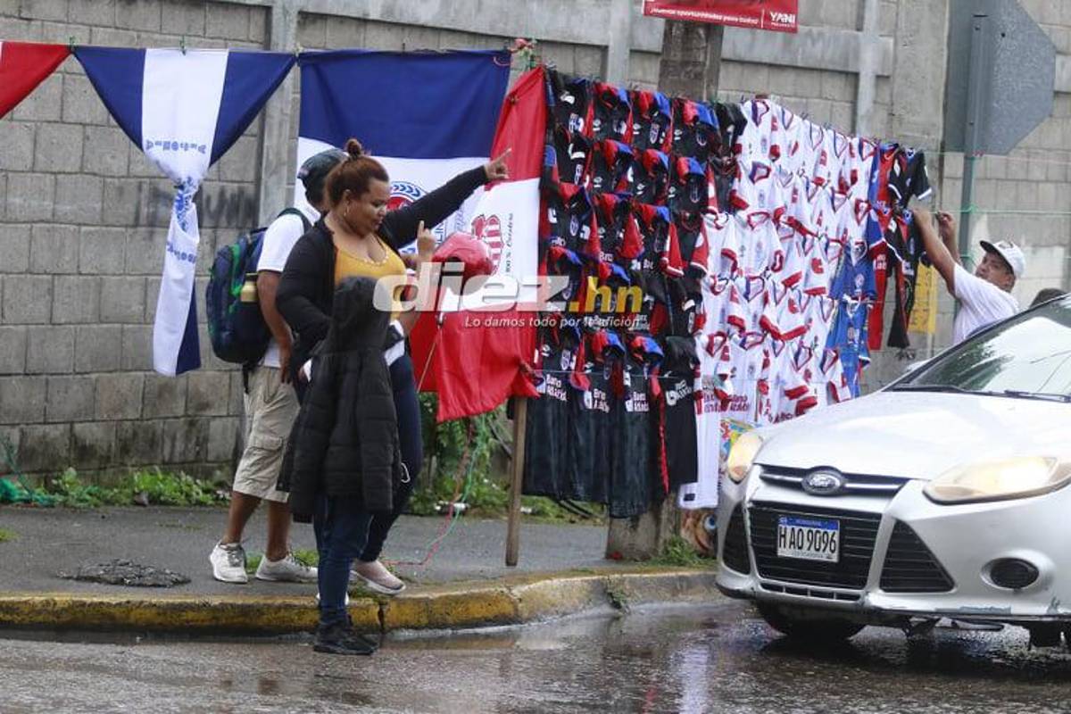 ¡Hermosas chicas y color! La Ceiba se viste de fiesta para el juego juego Vida vs. Olimpia