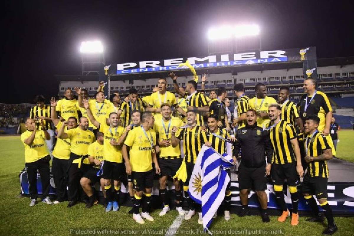 ¡Besos y gritos! La eufórica celebración de Real España, campeón de la Copa Premier