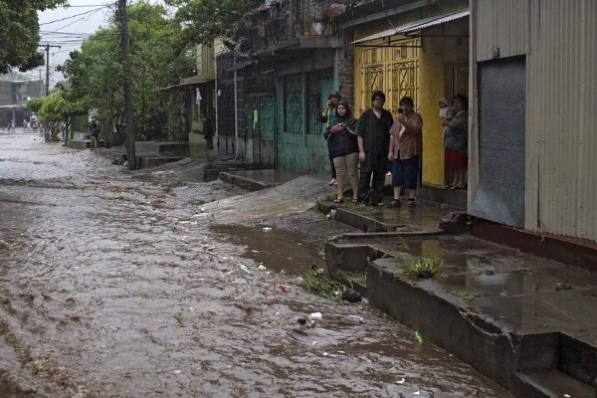 Impactantes imágenes de la tormenta que arrasó en El Salvador y dejó pérdidas humanas