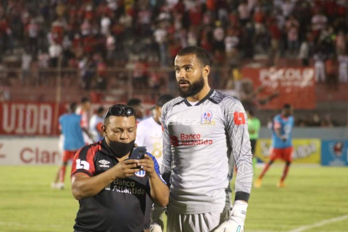 El gesto de Troglio al ver a Eddie expulsado, la extraña celebración de Rocca y el 'tierno' abrazo de Machuca a Cáceres