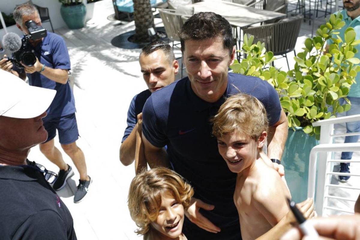 Así fue la sencilla presentación de Lewandowski en Miami como nuevo jugador del Barcelona ¿Y su dorsal?