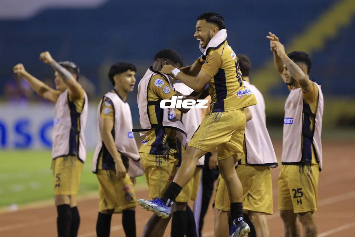 ¡Choloma es de primera! Chato Padilla rompió en llanto, locura del presidente y la plantilla celebró por alto