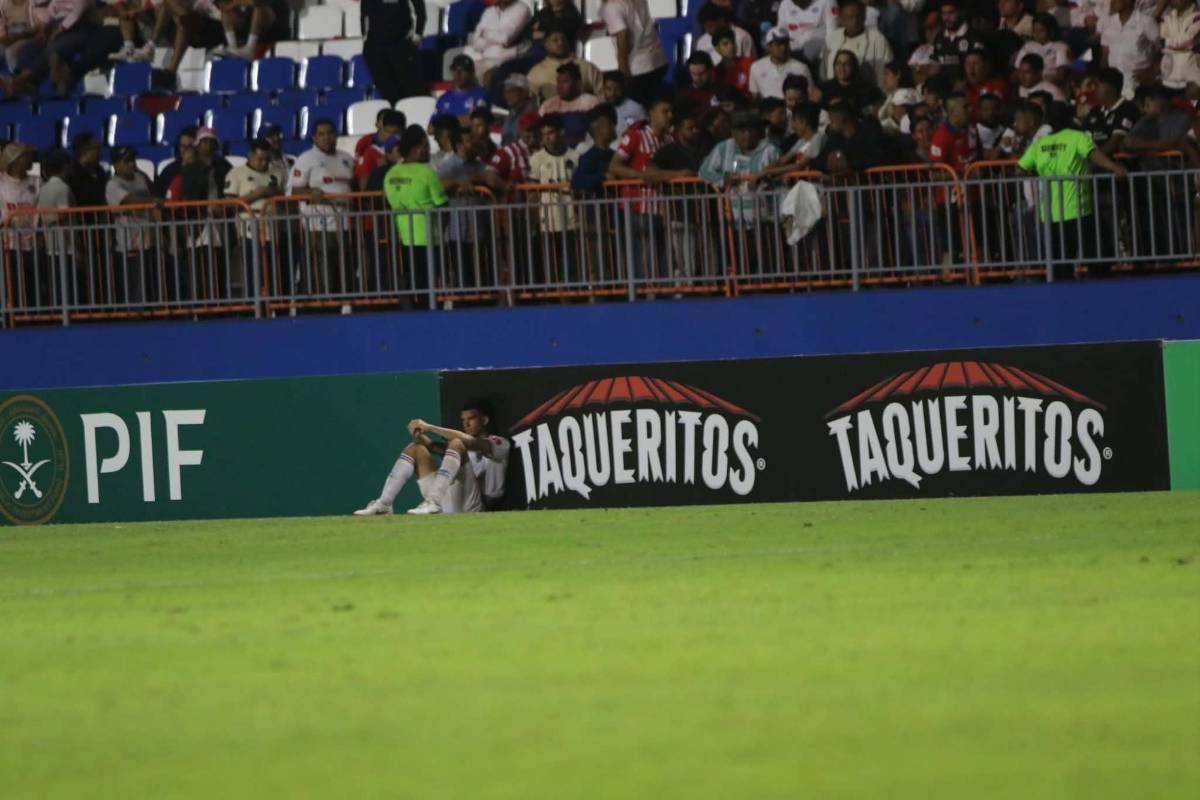 La desgarrada imagen de Bennett, otro error de Menjívar y las leyendas