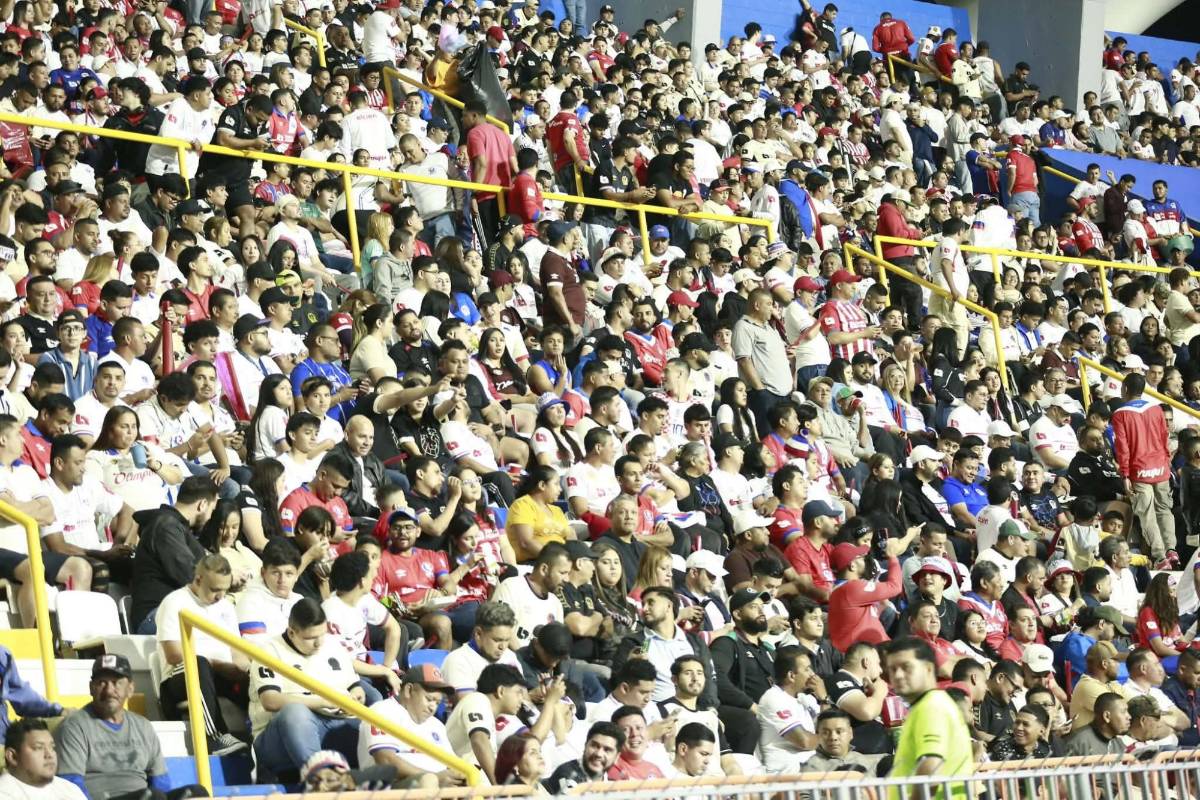 La desgarrada imagen de Bennett, otro error de Menjívar y las leyendas