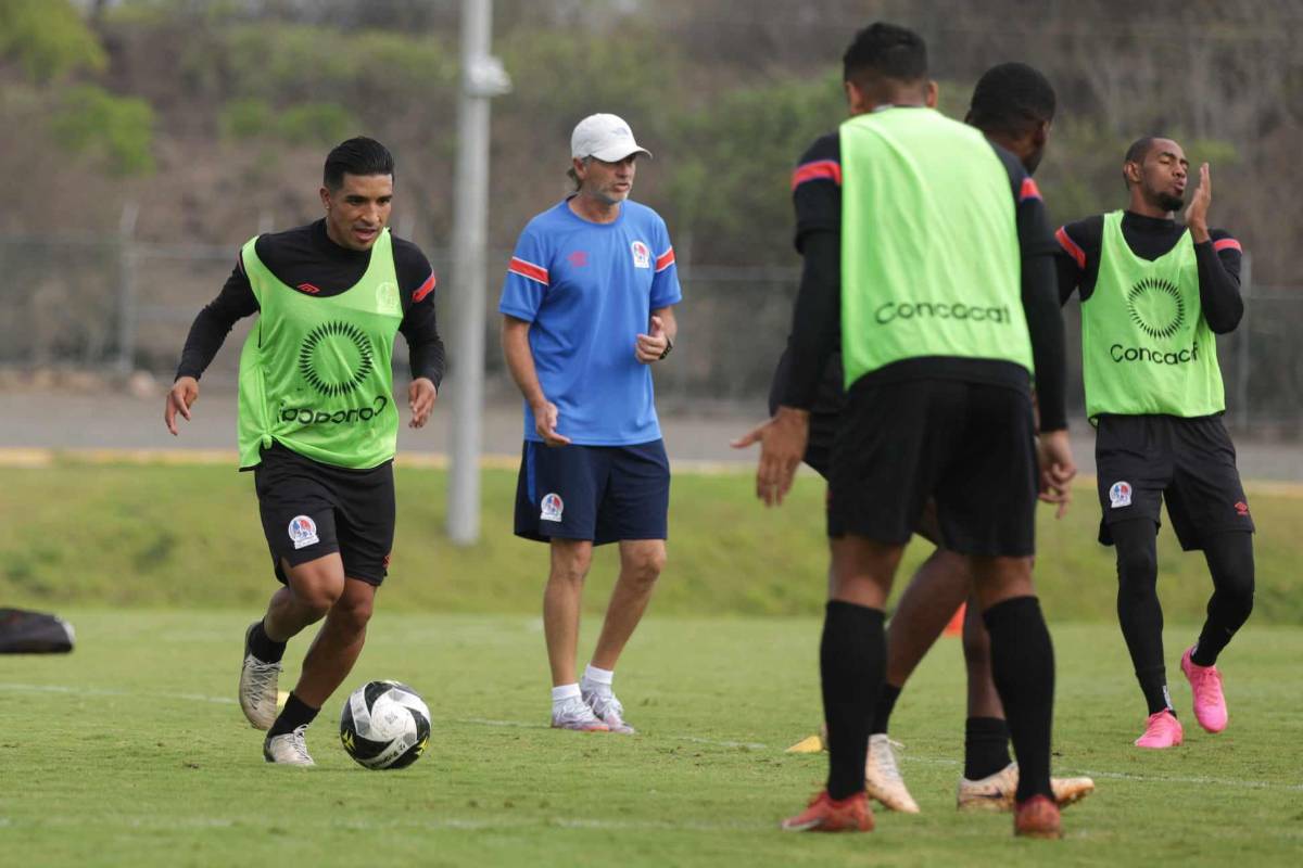 La última práctica de Olimpia antes de la final con Marathón: Troglio concentrado y el que entrenó por separado