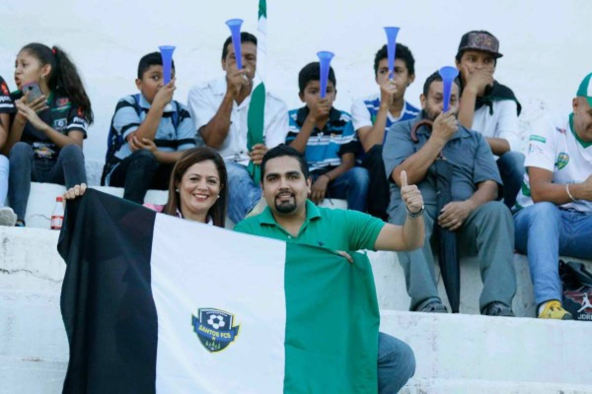 Bellas chicas, el curioso sistema de riego y la Copa en la final del Ascenso