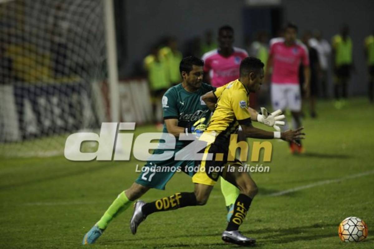 Las imágenes que no viste en televisión del Real España-Olimpia