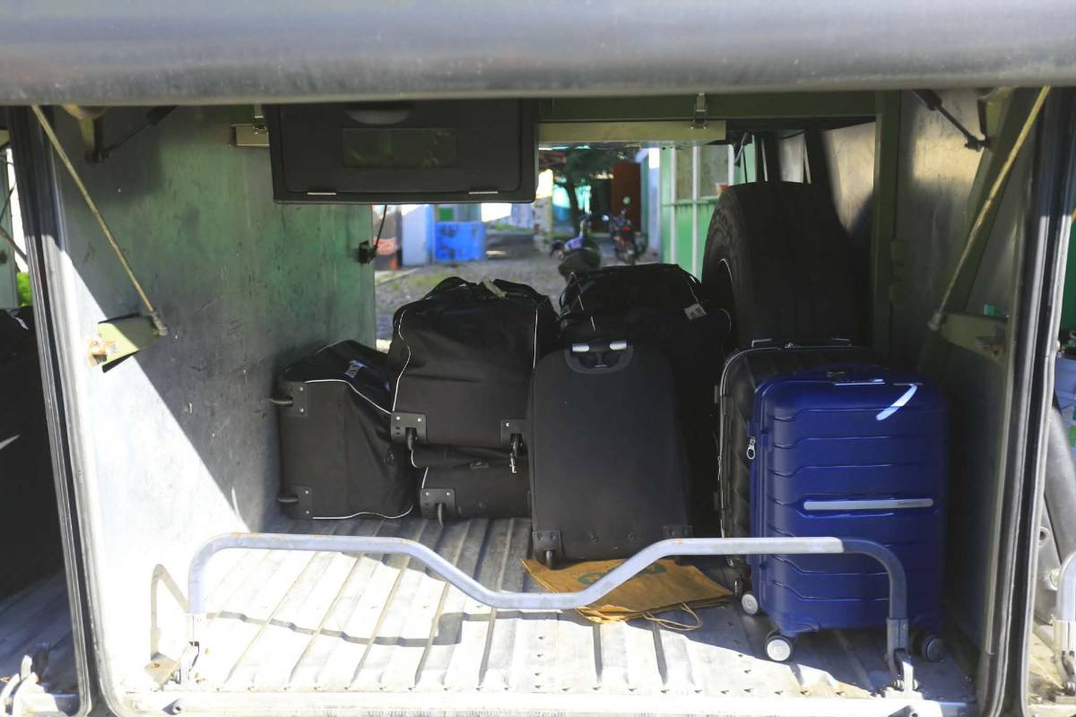 Marathón sale rumbo a Tegucigalpa: El jugador con la biblia en mano, otro con tablet y todos los cachivaches de Rubilio