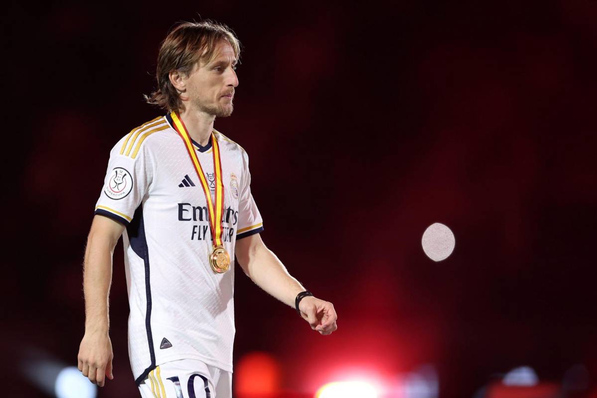 Modric dejará la ‘10’ del Real Madrid para un galáctico; Mourinho dio la sorpresa y Benzema es noticia en Arabia