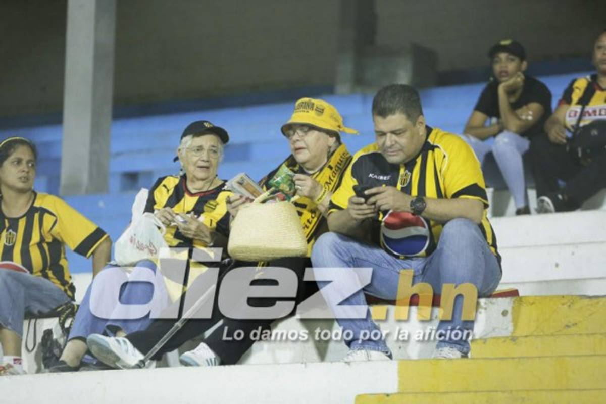 NO SE VIO POR TV: La gresca en el Honduras-Marathón y los tórtolos en el Morazán