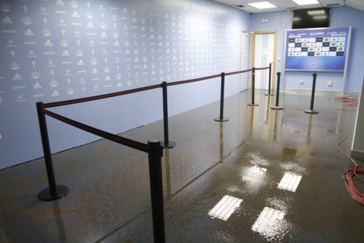 Fotos: Inundado estadio de primera división de España