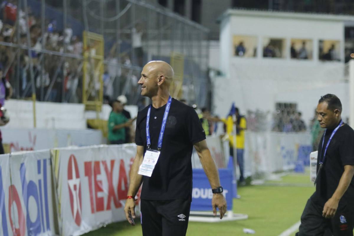 ¿Se metió una chica al partido? Las lágrimas de Edwin Rodríguez, el júbilo de Espinel, el desmayado y lo que hacía Nasralla